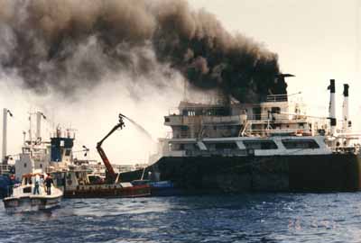 Nave in fiamme
